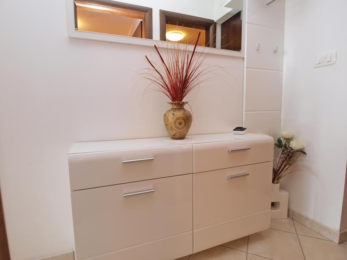 Apartments Milan 1048 โรวีน ภายนอก รูปภาพ
